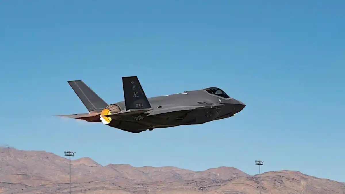 Extraoficial intercepta F 35 presunta aeronave con droga frente a Loreto